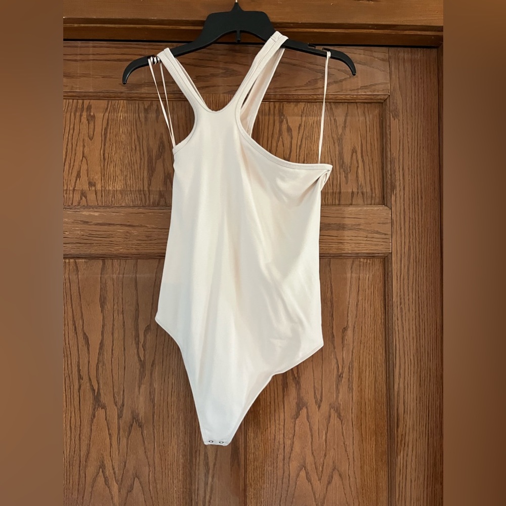 Abercrombie and Fitch. Seamless fabric asymmetrical bodysuit. Size M.